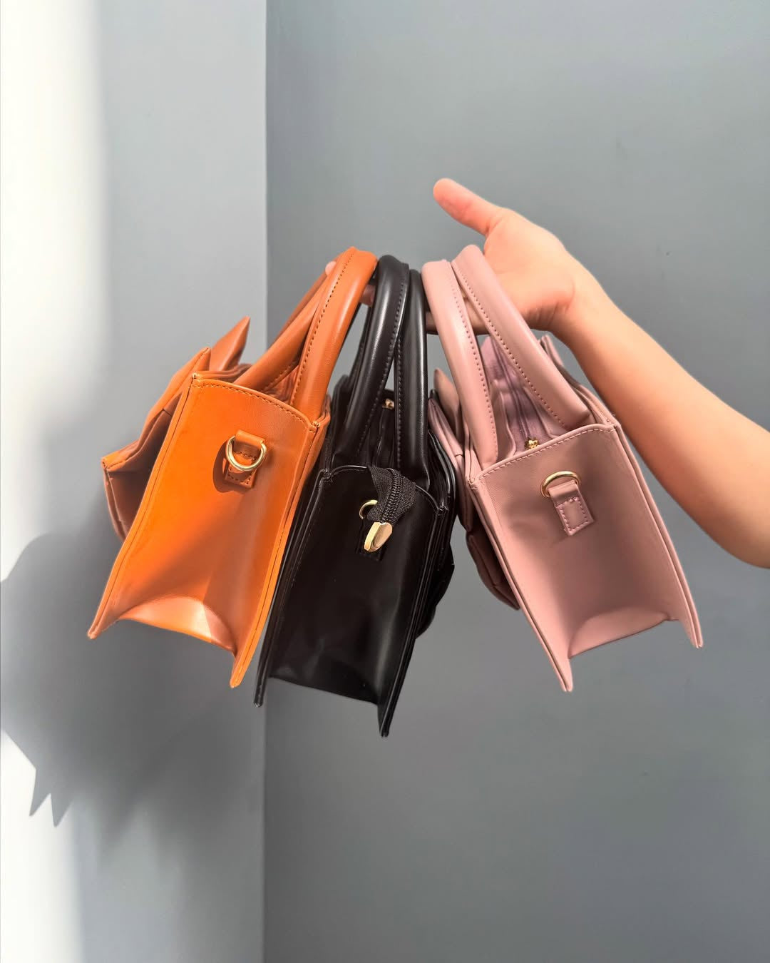 Artistix - HandBag Gloss Bow Black